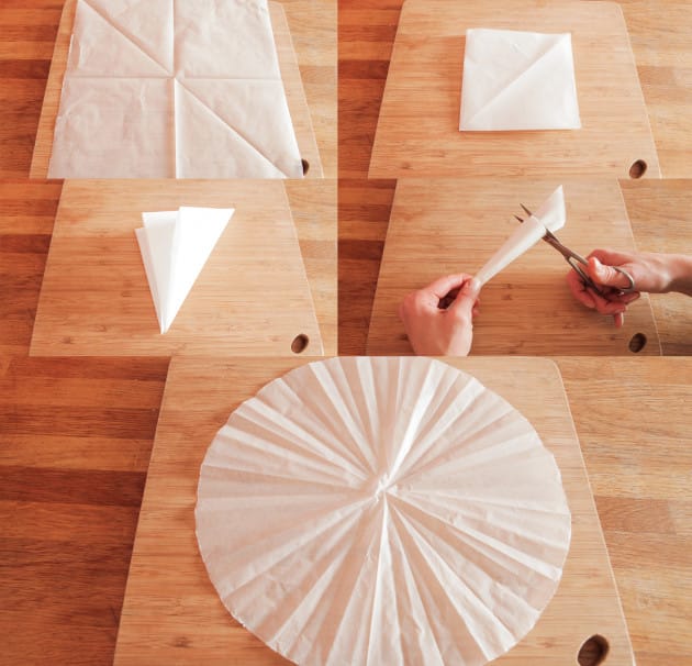 Découper un disque de papier sulfurisé pour étuver et cuire à couvert -  Technique culinaire - Recette par Chef Simon
