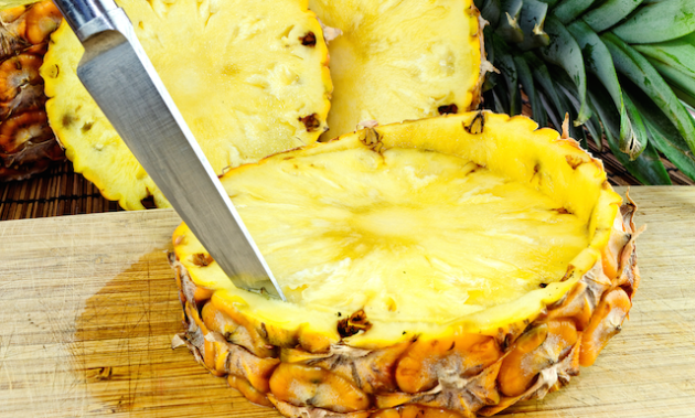 Découper un ananas facilement - Astuce Bridélice